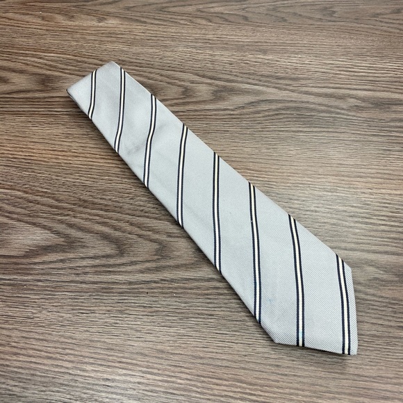 ISAIA 7 Fold Silver w/ Black & White Stripe Tie - Picture 3 of 7